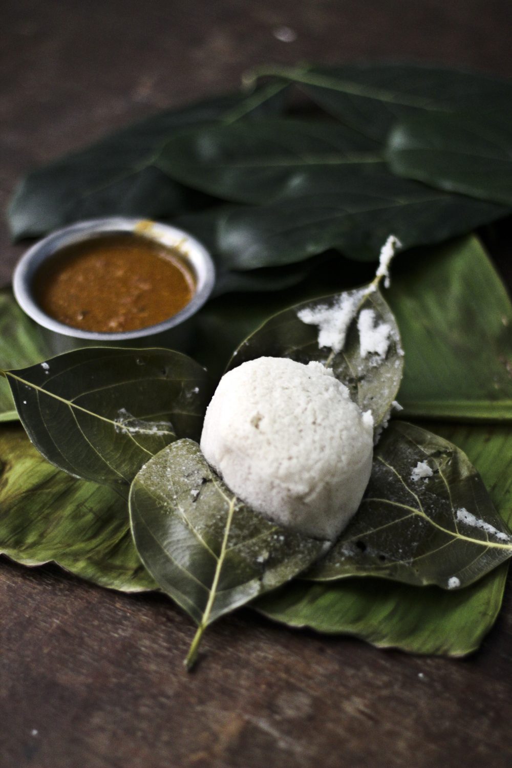 Kotte Kadubu, idli batter steamed in jackfruit-leaf moulds, served with chutney